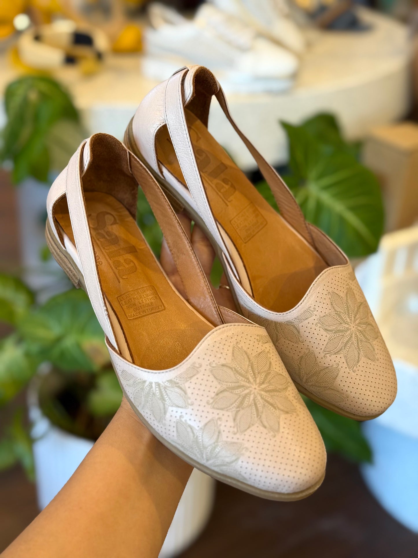 Sala Crest Cameo Ballet Flats