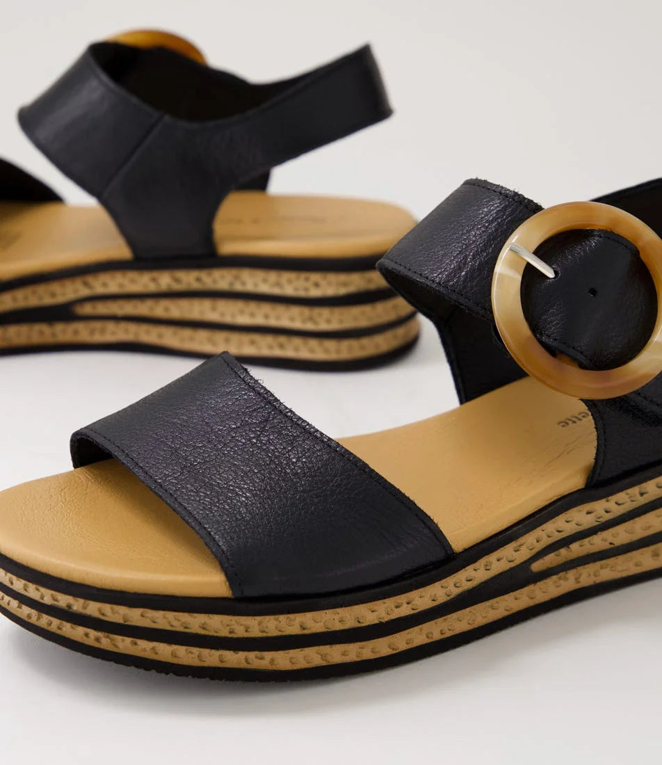 Django & Juliette Cubbie Black Leather