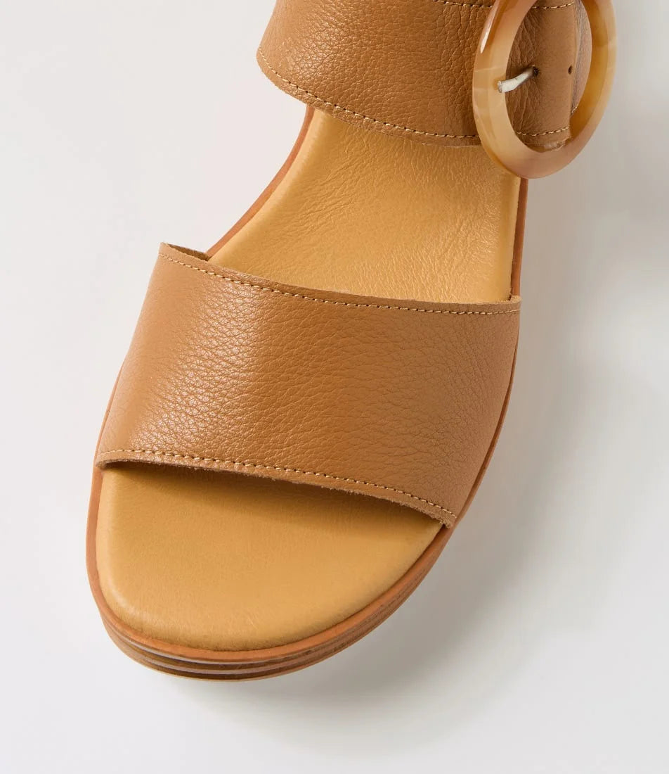 Django & Juliette Cubbie Dark Tan Leather