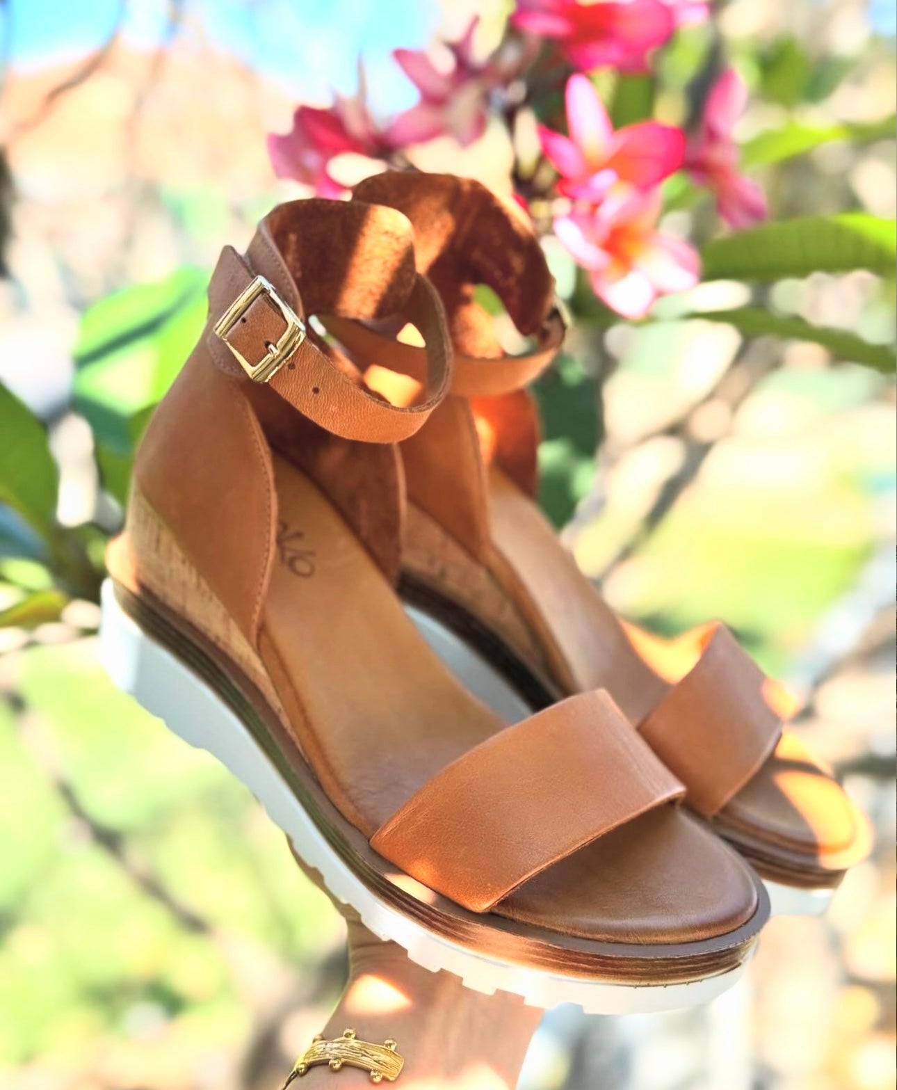 Hinako Churchill Coconut Wedges