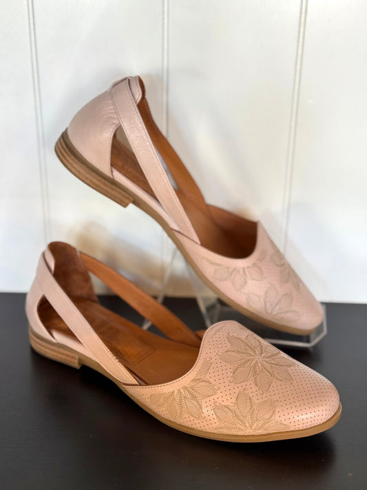 Sala Crest Cameo Ballet Flats