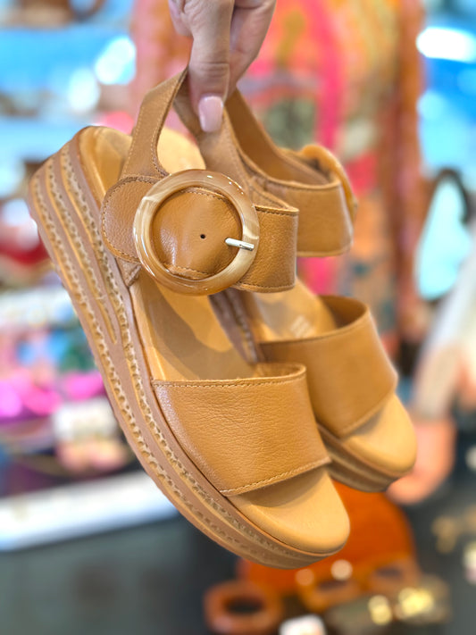 Django & Juliette Cubbie Dark Tan Leather