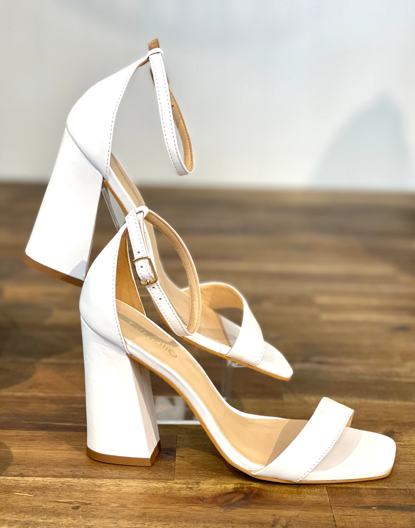 Brazilio Veneto Branco White Heels